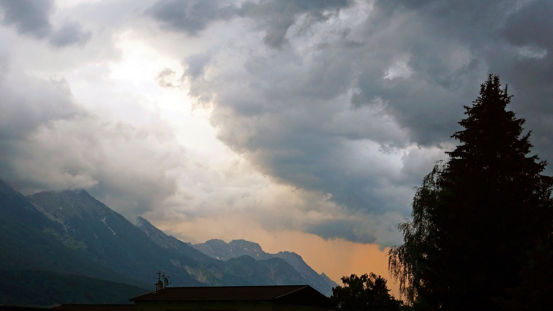 schaut nach Gewitter aus