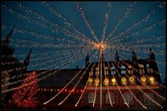 Schauwand, Baum und Lichter,