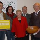 Scheckübergabe in Wels mit Bürgermeister Dr. Peter Koits und Landtagsabgeordnete Anna Eisenrauch