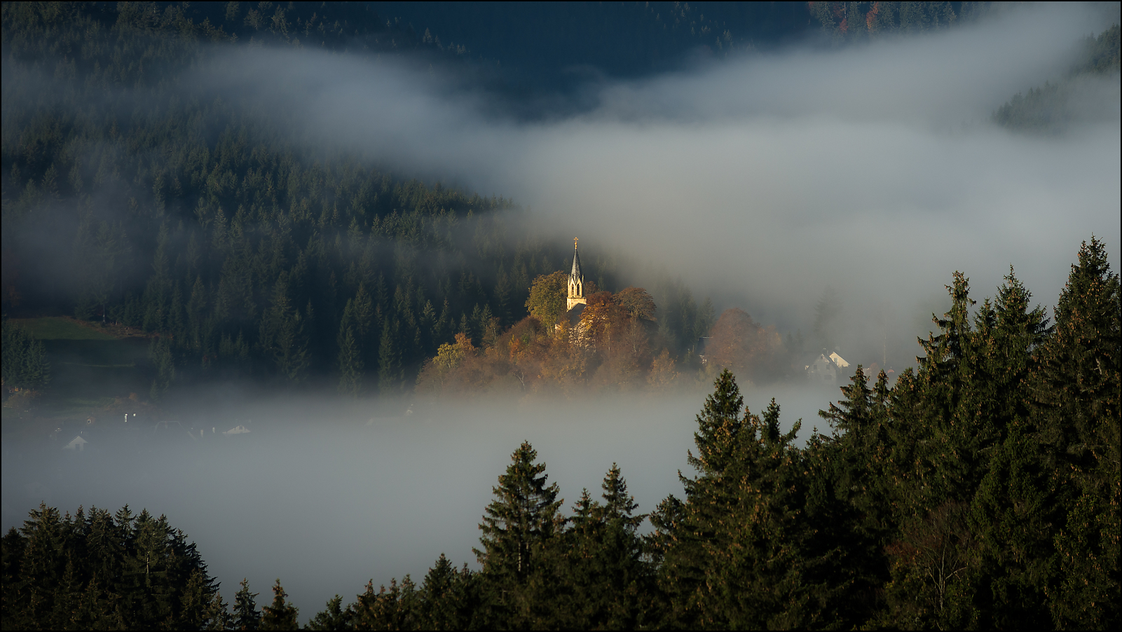 Scheibe-Albach im Morgennebel