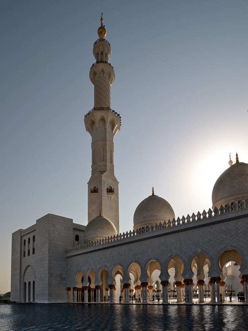 Scheich-Zayid-Moschee kurz vor Sonnenuntergang II