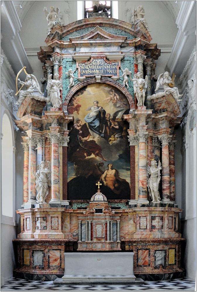 ... Scheinaltar ...