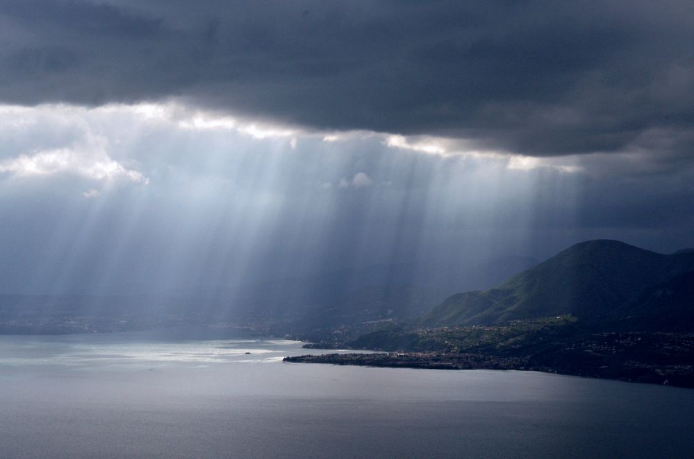 Scheinwerferlicht am lago di garda