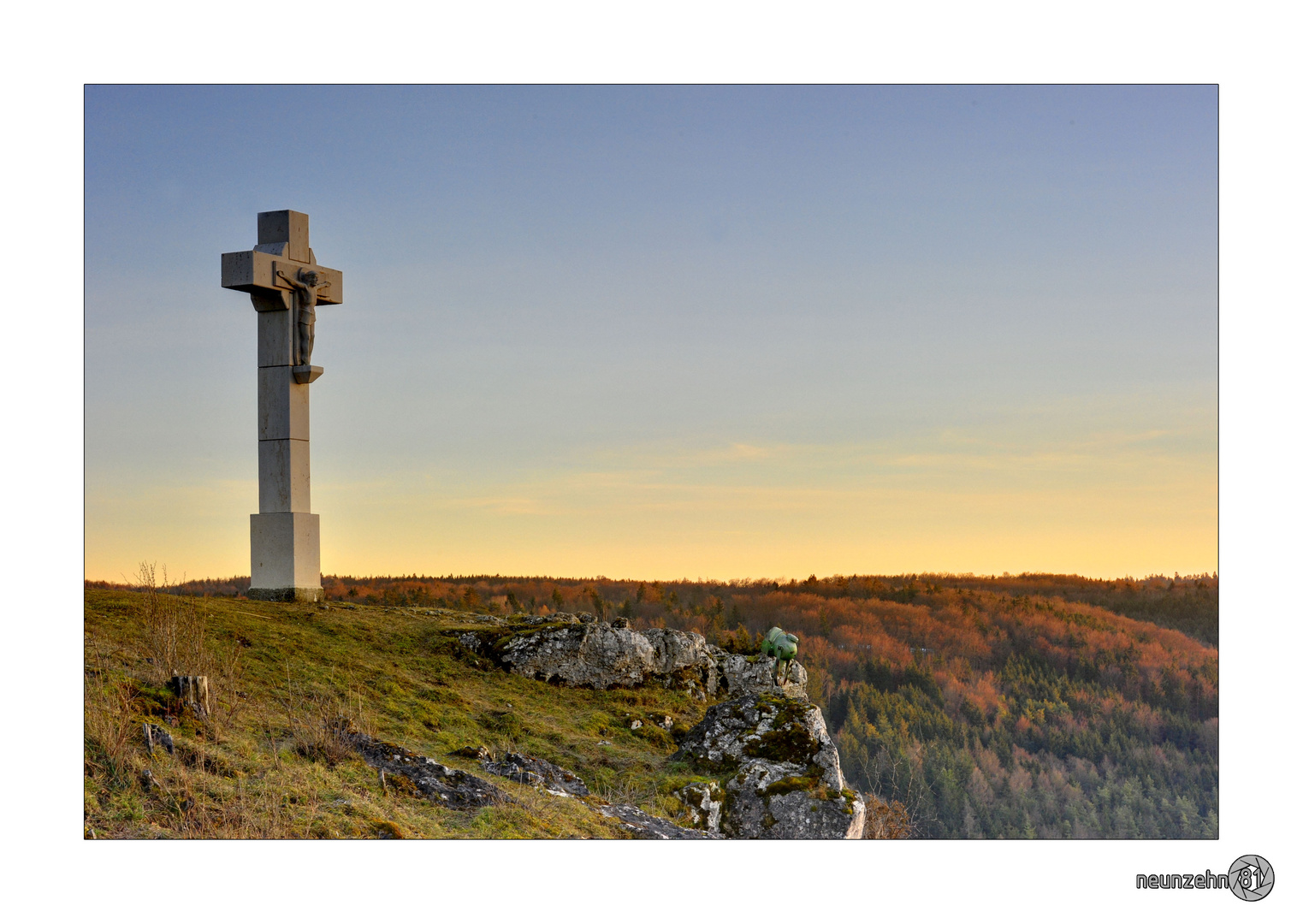 Schellenbergkreuz hoch überm Anlautertal