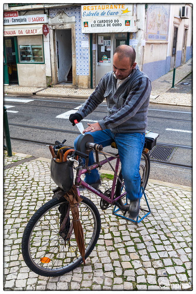 Scheren- und Messerschleifer in Lissabon