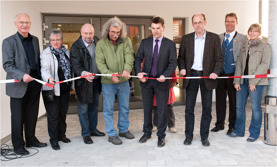 Scherenschnitt (Festakt zur Einweihung der Gemeindehalle U'weissach)