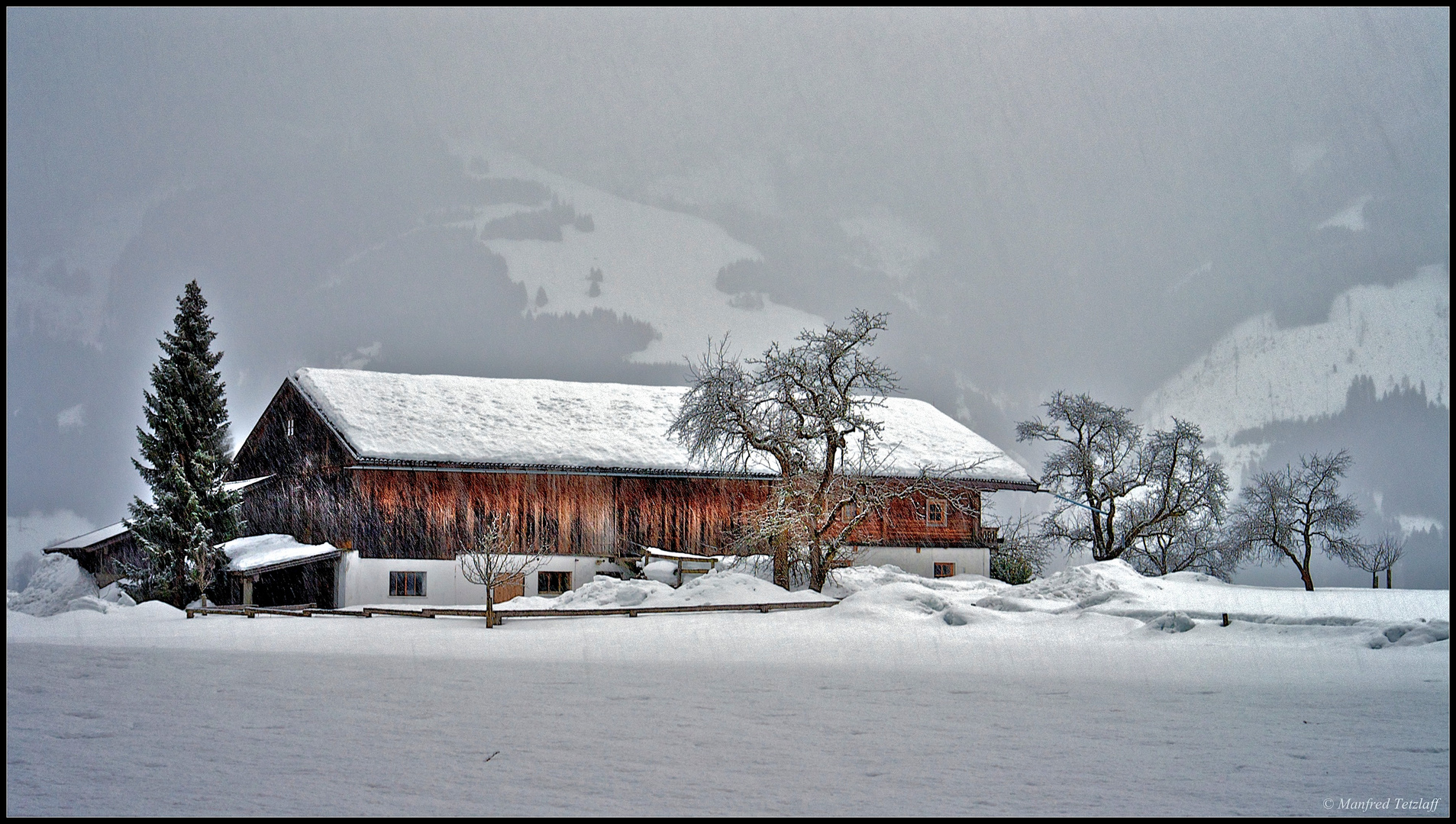 Scheune im Schnee