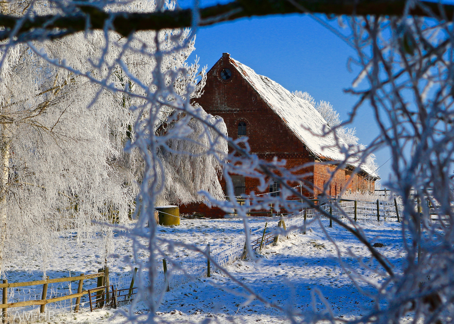 Scheune im Winter