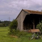 Scheunenblick mit Bavaria-Drahtesel ..