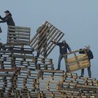 Scheveningen: Wir bauen einen Scheiterhaufen