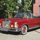 Schicker Mercedes Benz 211 SE W111