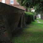 schief gebaute Mauer