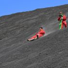 Schiefe Ebene mit „Volcano Boarding“ (1)