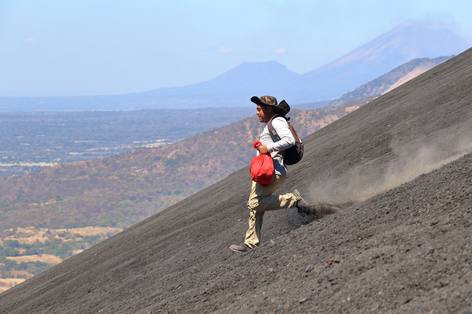 Schiefe Ebene mit „Volcano Boarding“ (2)