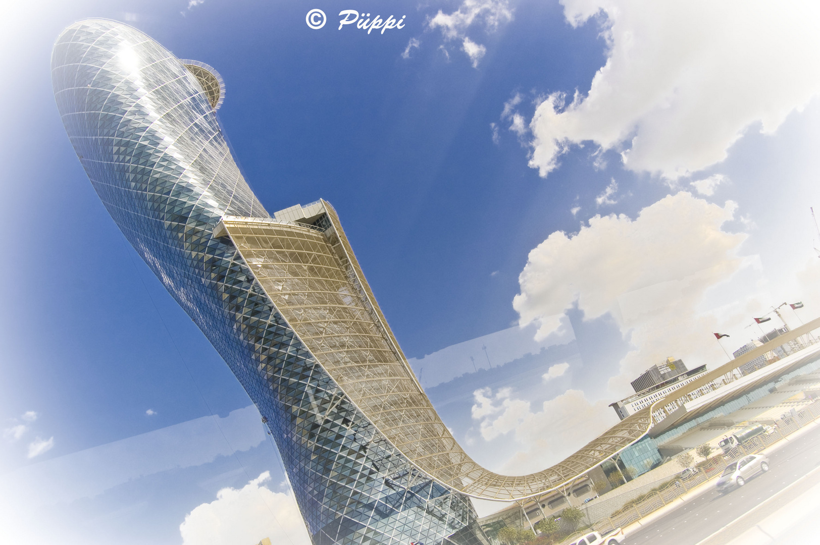 Schiefe Turm von Abu Dhabi