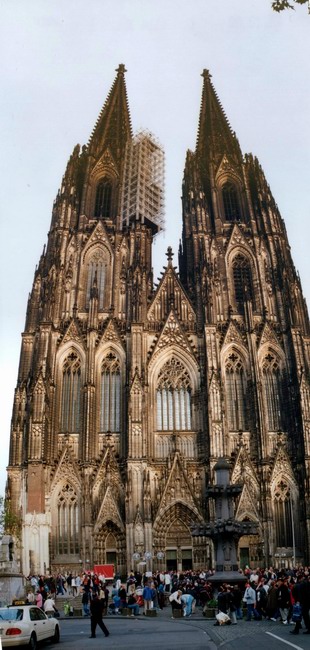 Schiefer Dom von Köln