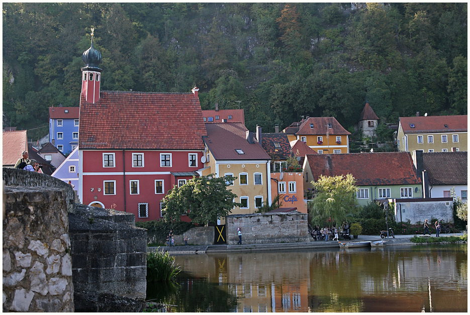 schiefer Kirchturm ...