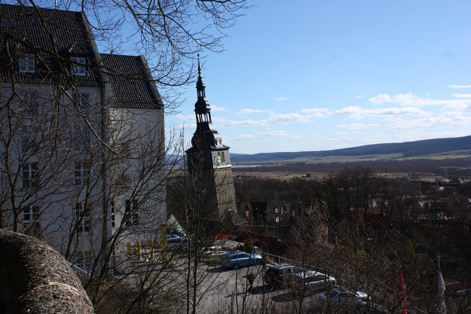 Schiefer Kirchturm von...