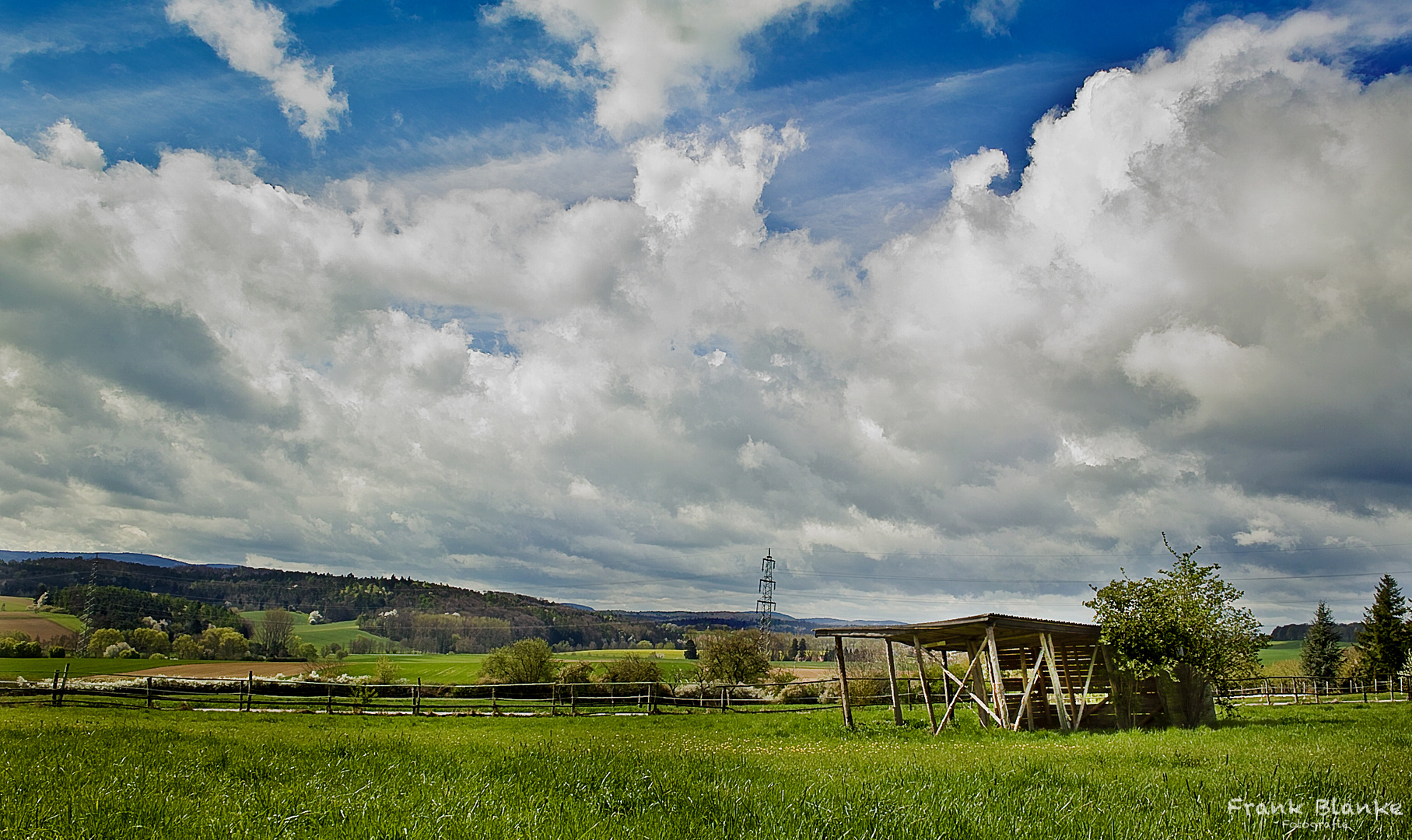 Schiefer Stall