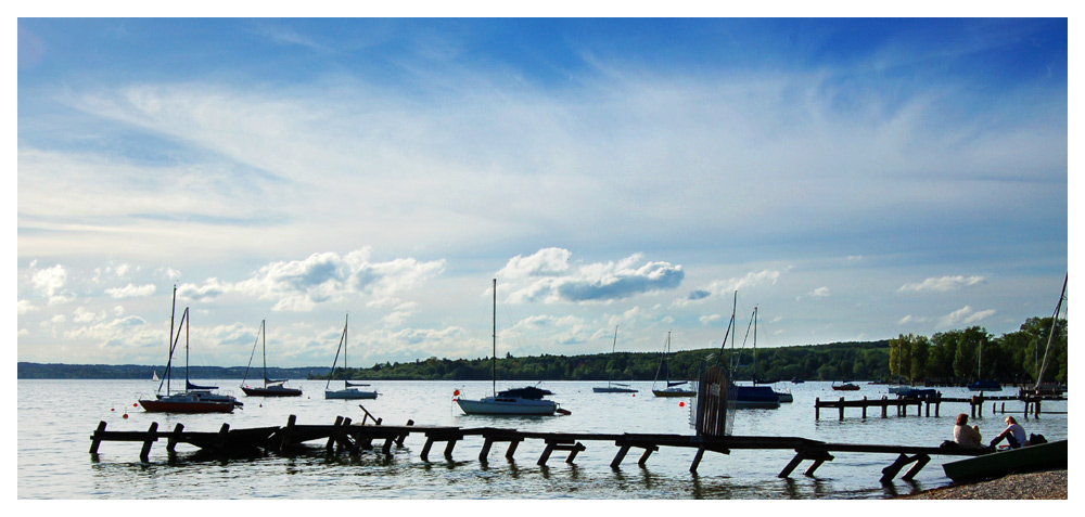 Schiefer Steg unter Belastung (Ammersee)