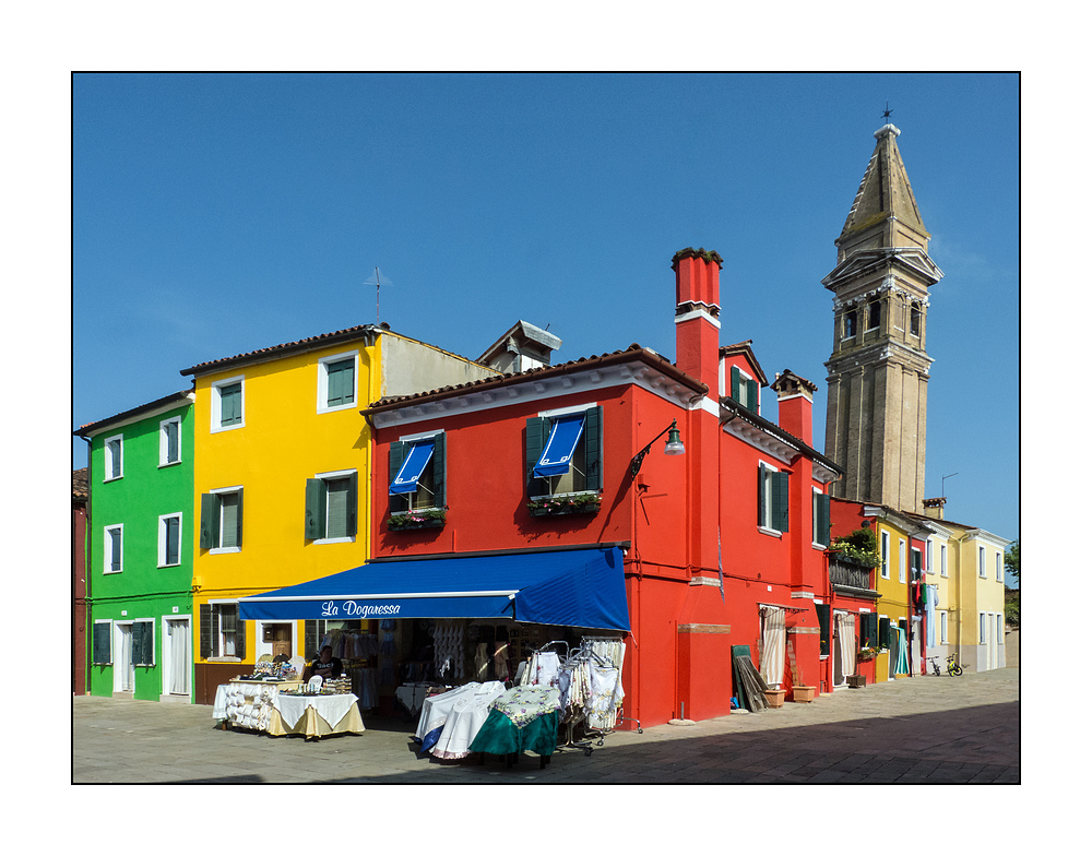 Schiefer Turm auf Burano