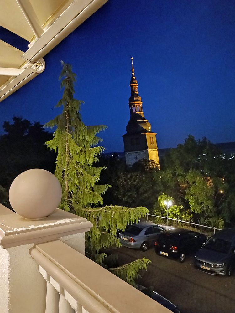 Schiefer Turm von Bad Frankenhausen bei Nacht