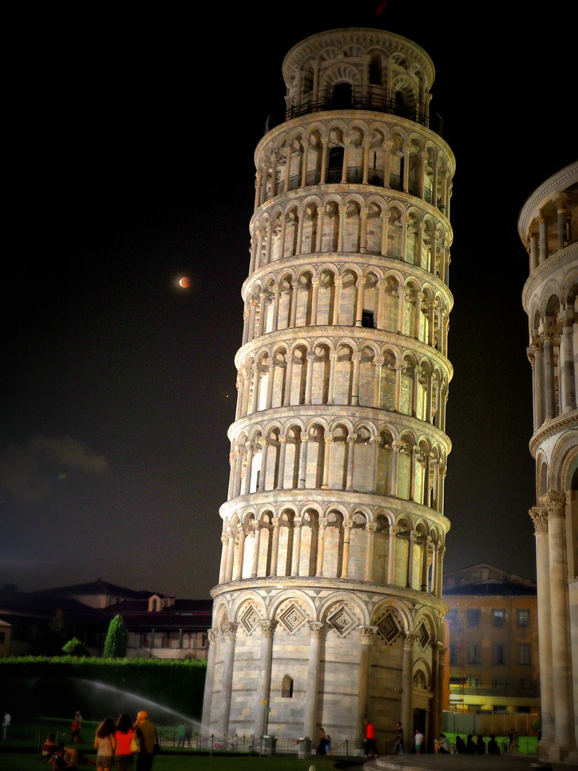 Schiefer Turm von Pisa, Mondfinsternis