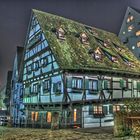 Schiefes Haus