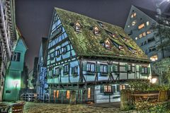 Schiefes Haus