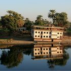 Schiefes Haus am Nil