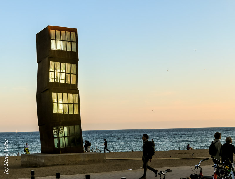 Schieflage an Barcelona Stadtstrand