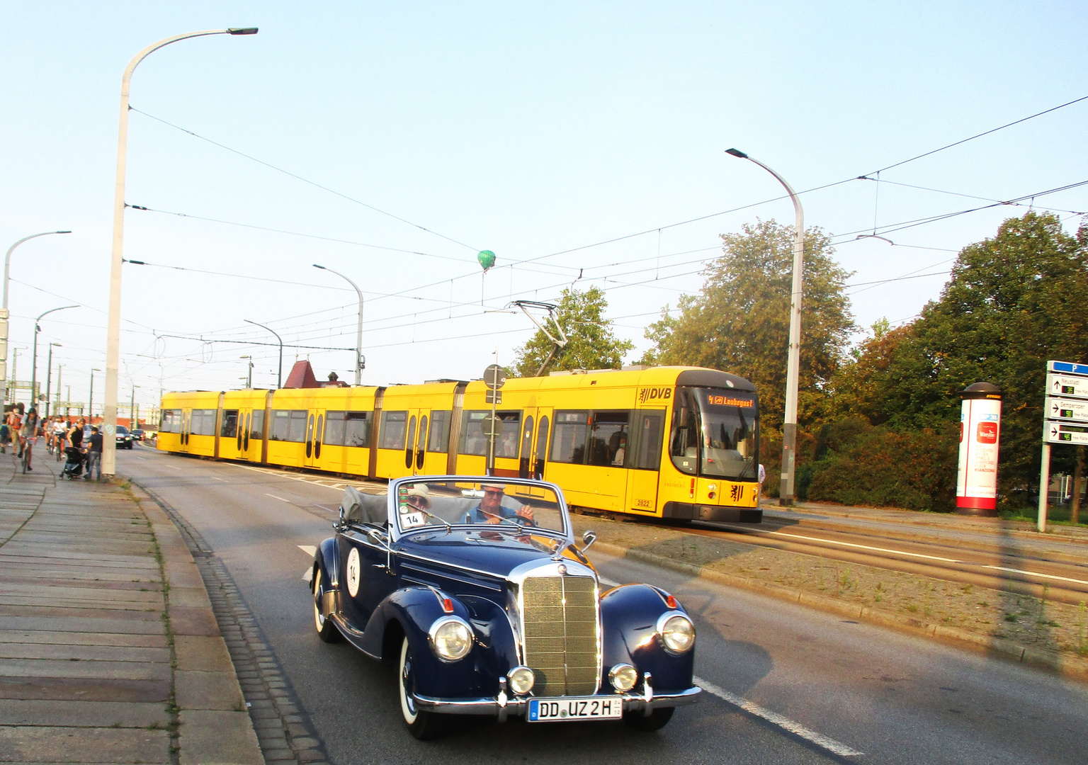 Schiene gegen Straße