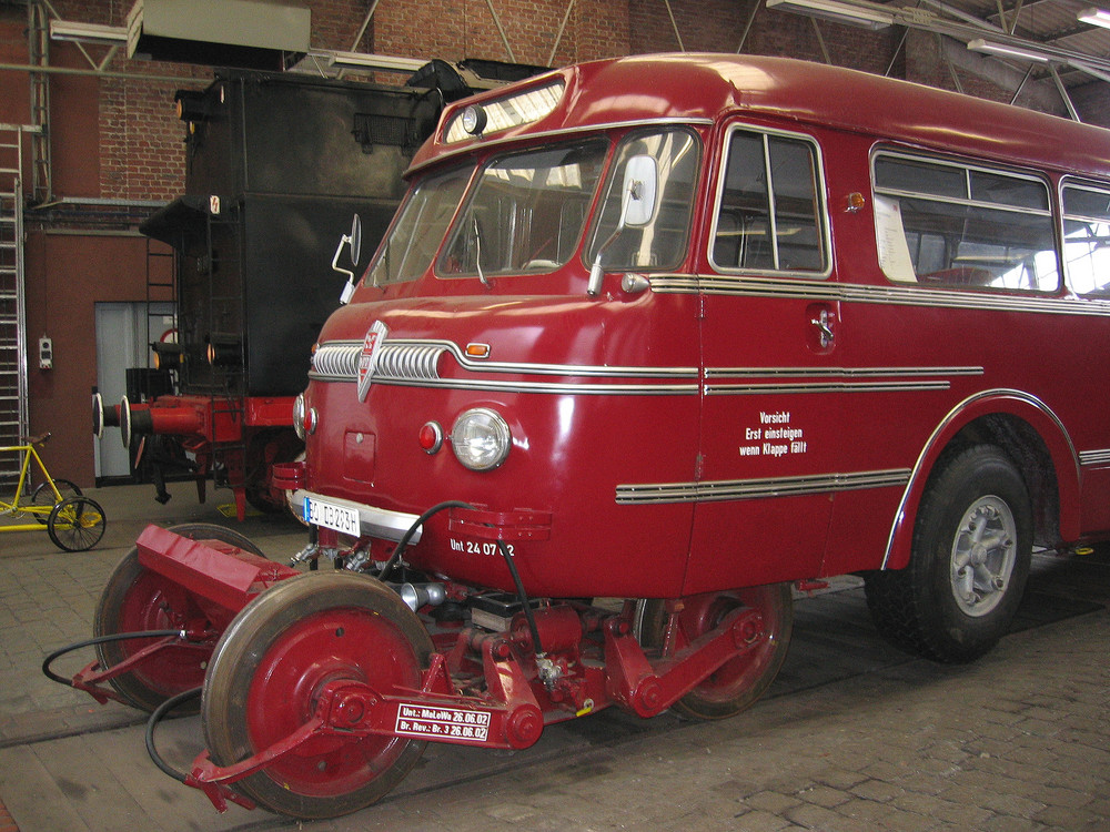 Schiene-Straße-Bus DB 29-3