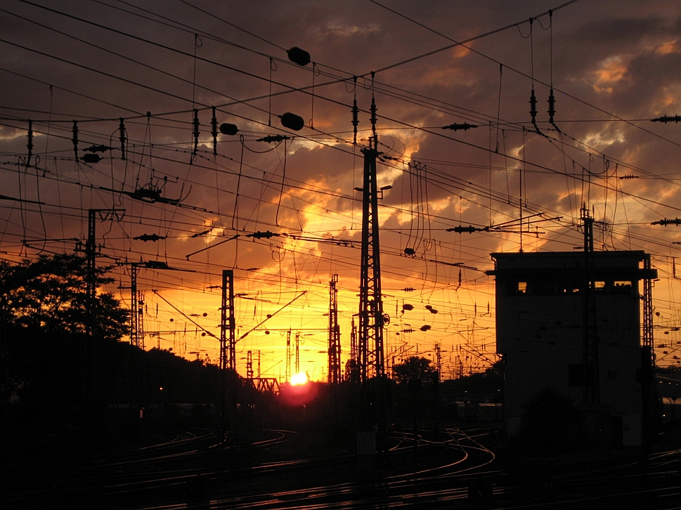 Schienen bei Sonnenuntergang