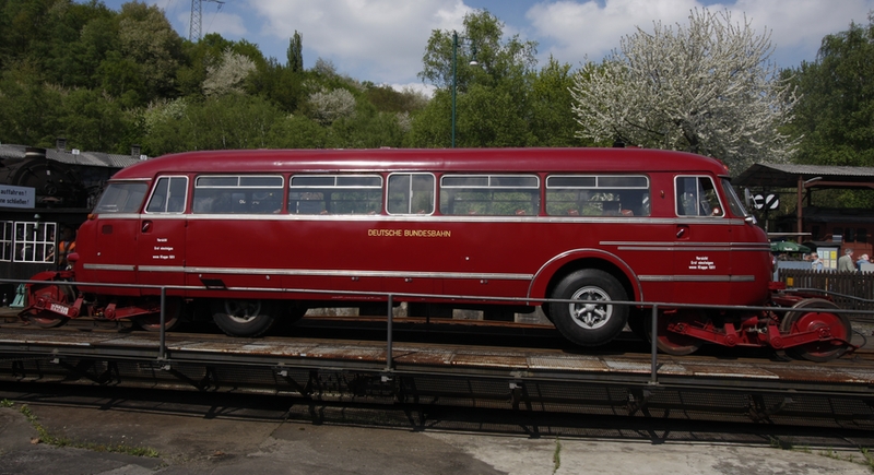 Schienen-Straßen-Omnibus NWF BS300