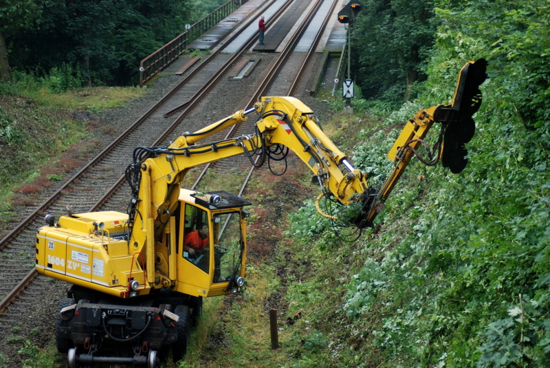 Schienenbagger kurz vor Haltestelle Schaberg in Solingen