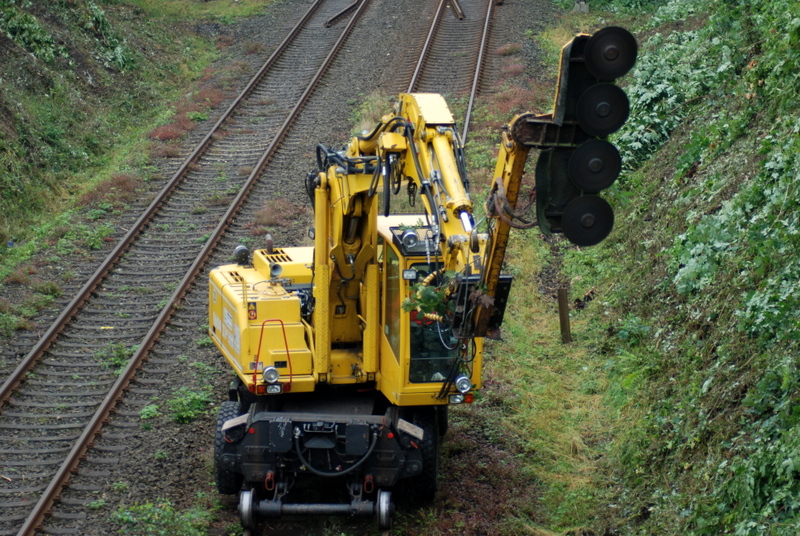 Schienenbagger kurz vor Haltestelle Schaberg in Solingen Krahenhöhe