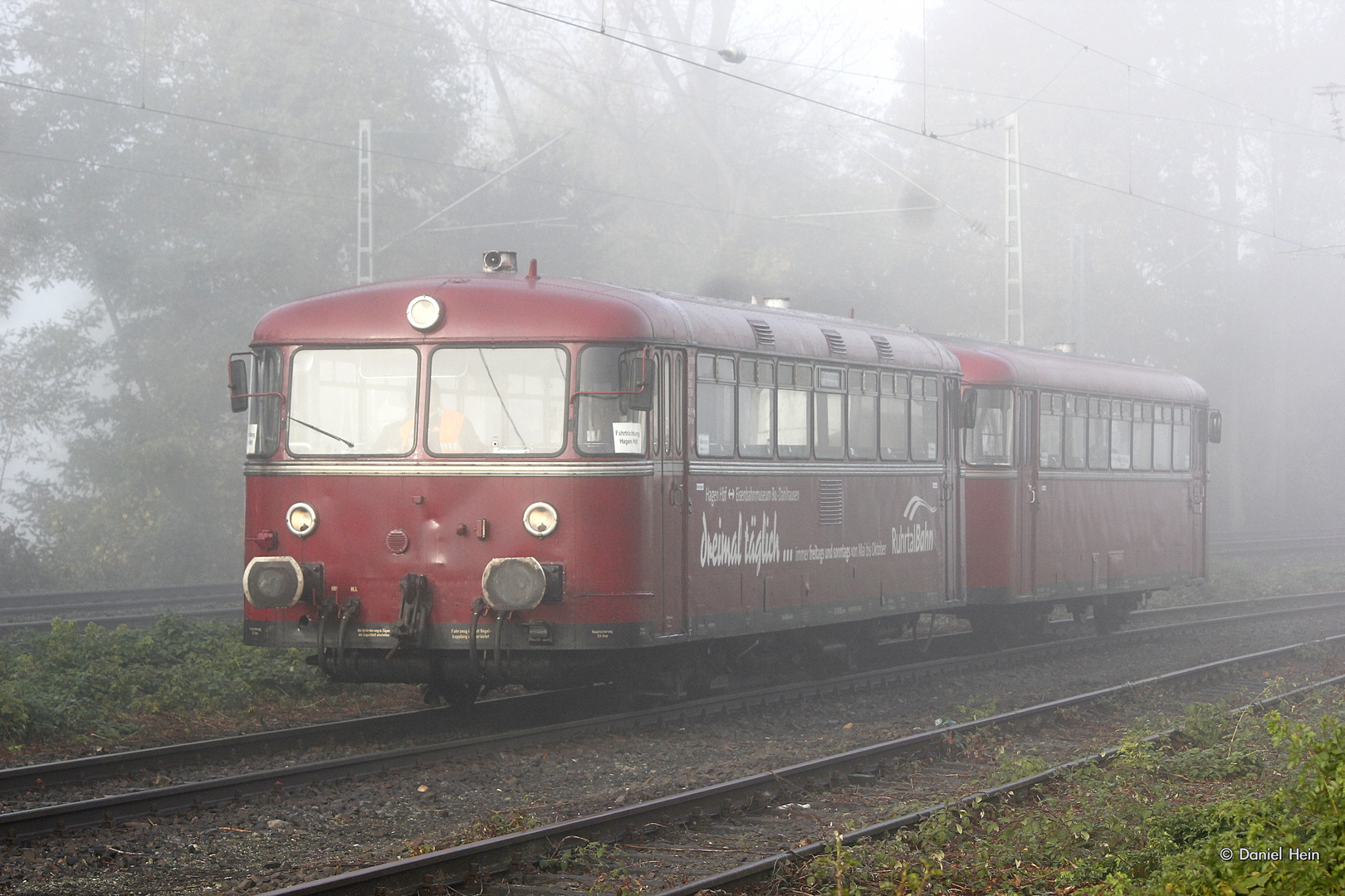 Schienenbus Ruhrtalbahn im Nebel in Bochum Dahlhausen
