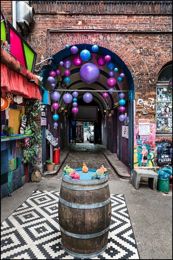 Schier’s Passage mit Geburtstagsdeko #2 Foto & Bild  world, hamburg, streetart Bilder auf 