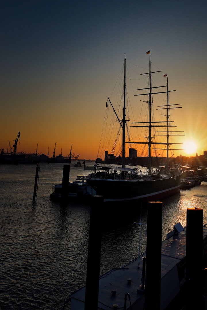 Schiff ahoi im Hamburger Hafen...