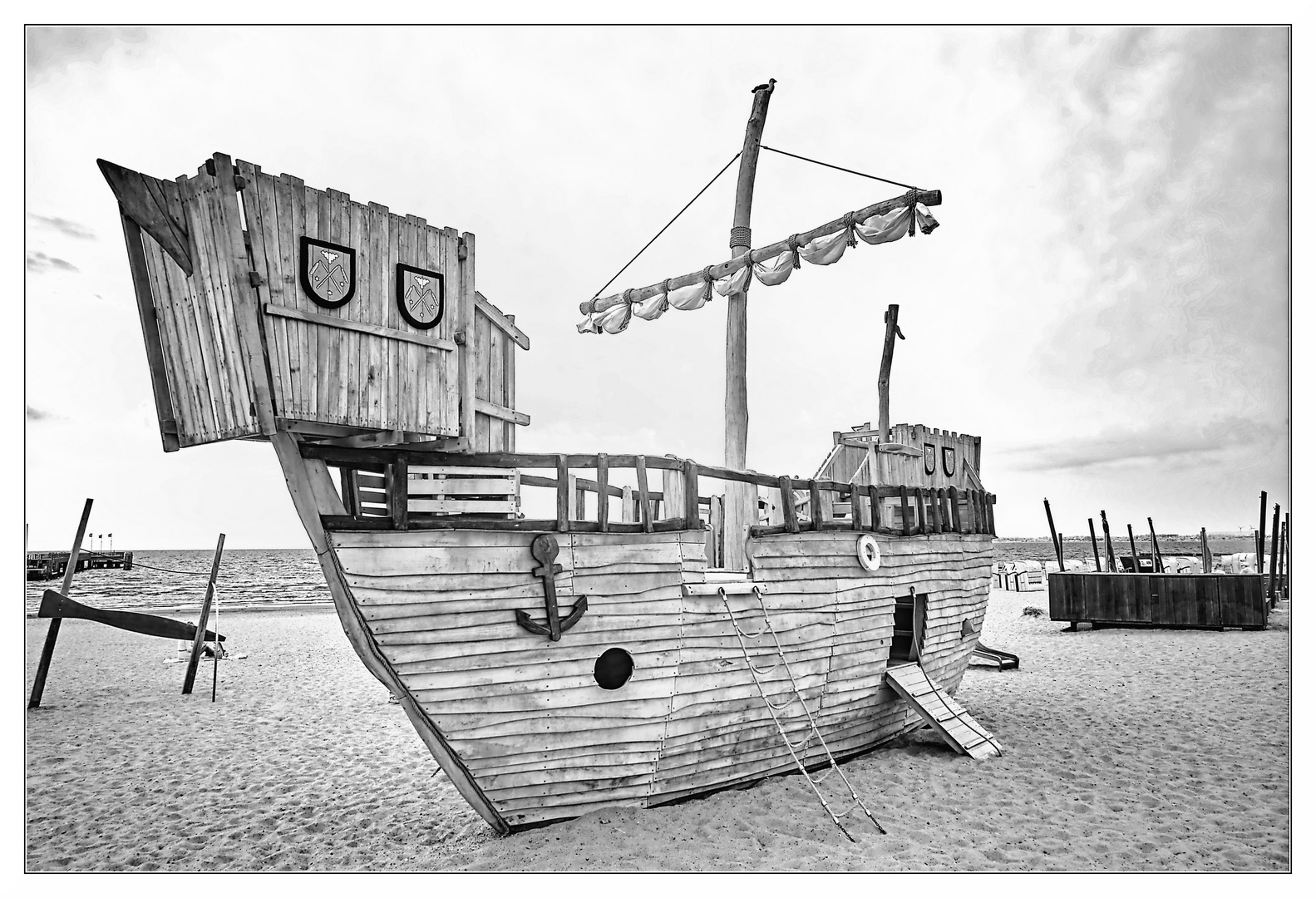 Schiff Ahoi - Spielschiff am Strand der Ostsee