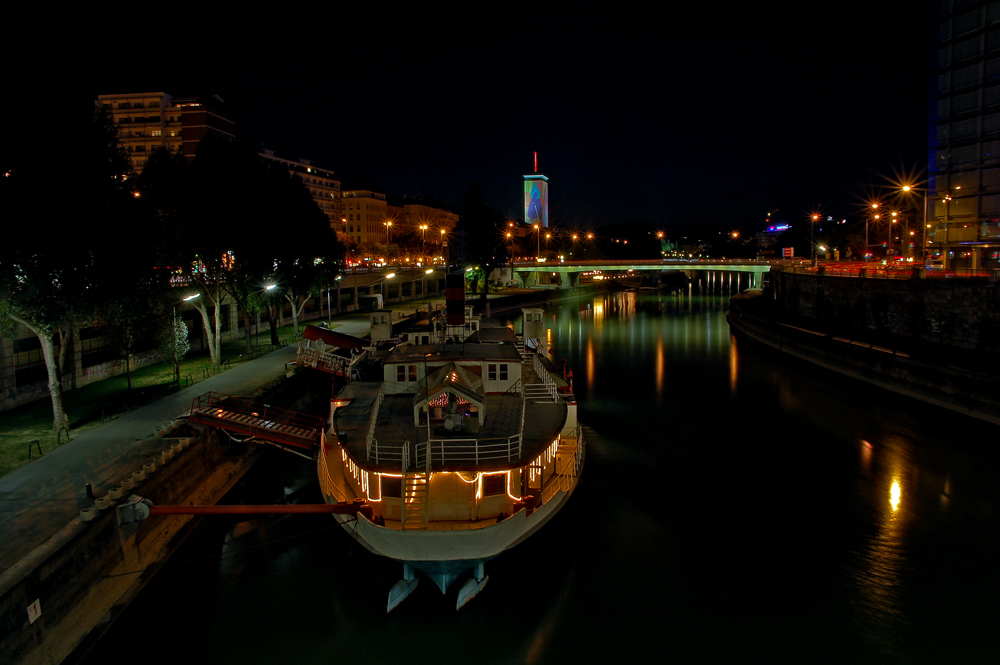 Schiff am Donaukanal