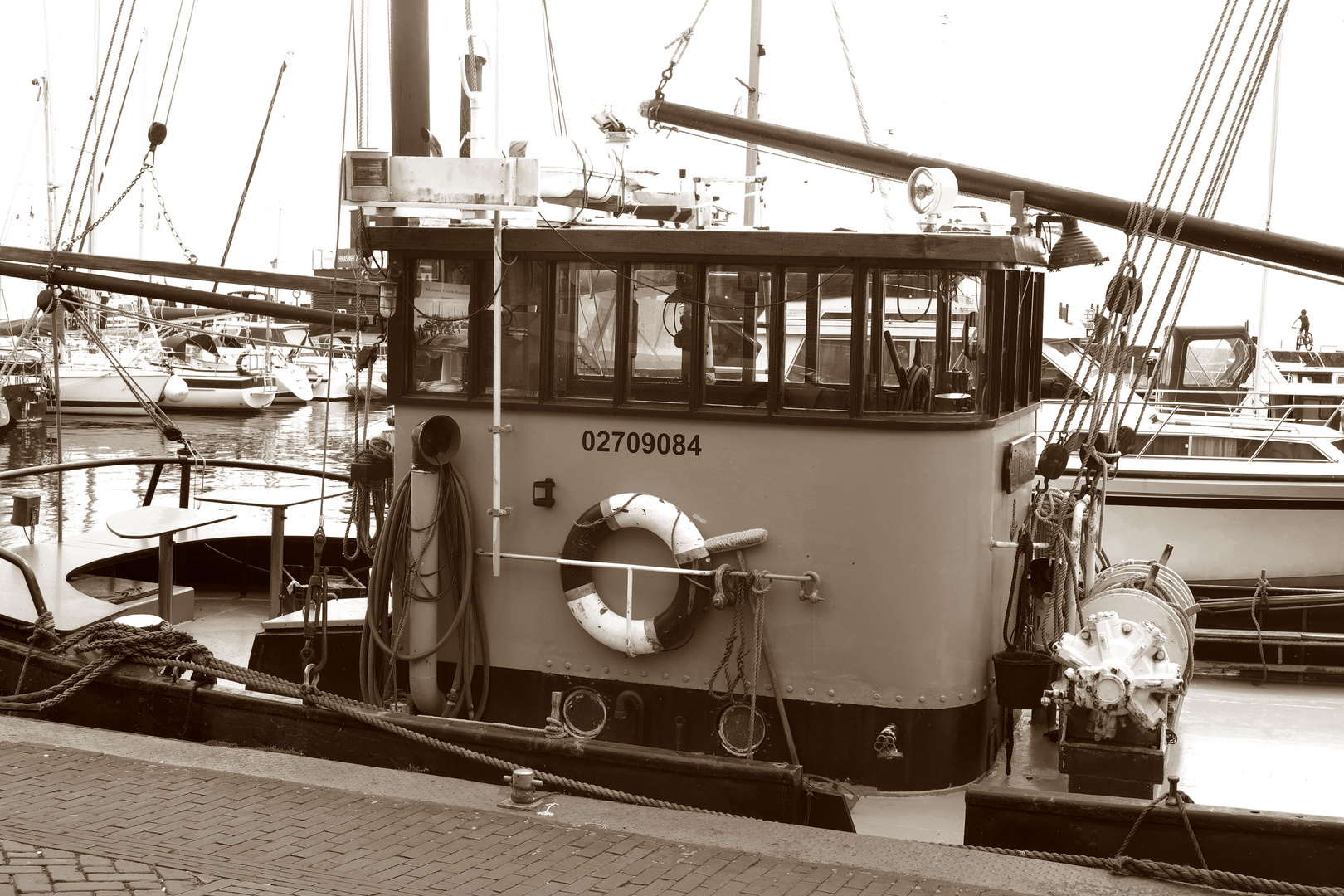 Schiff am Hafen von Urk