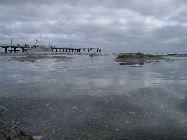 Schiff an der Pier