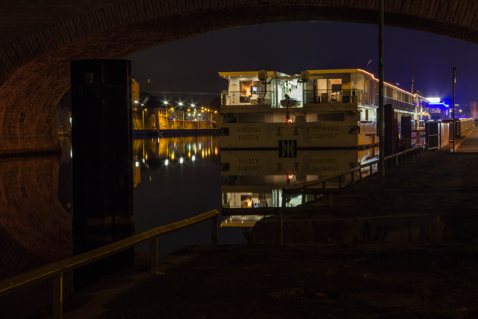 Schiff auf dem Main in Würzburg