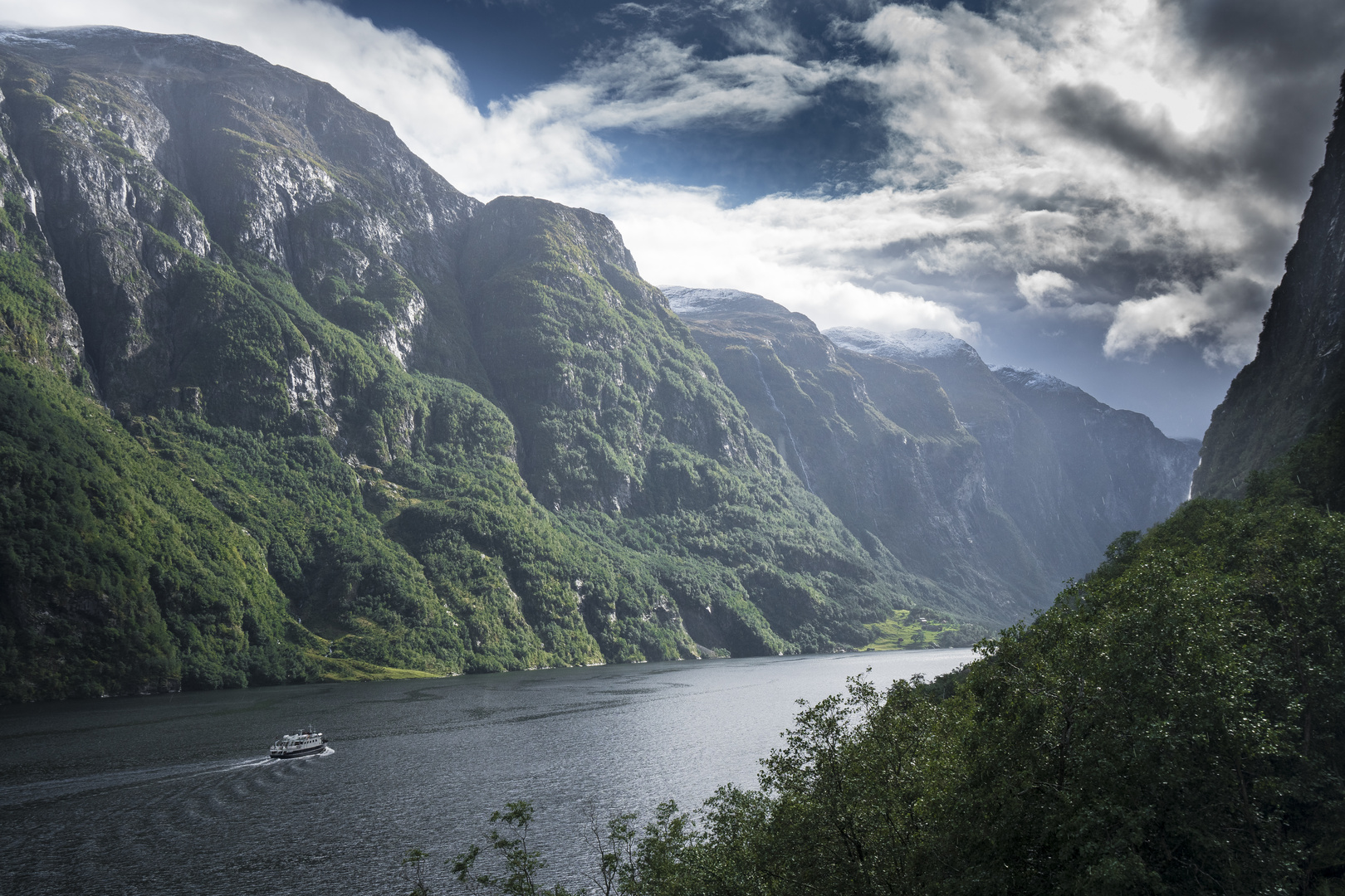 Schiff auf dem Nærøyfjord