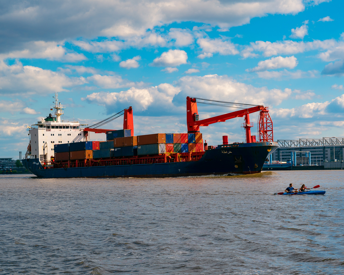 Schiff auf der Elbe