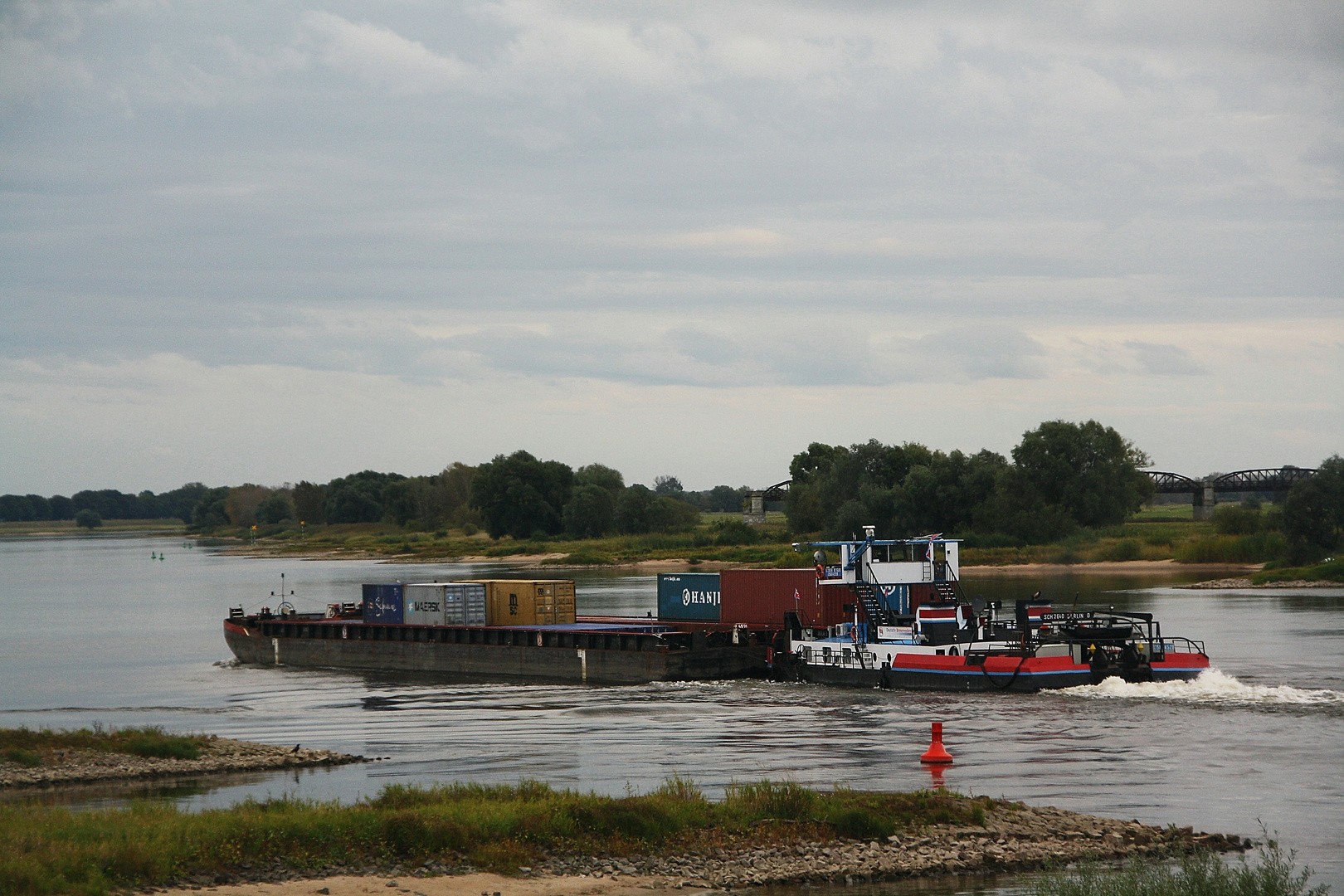 Schiff auf der Elbe