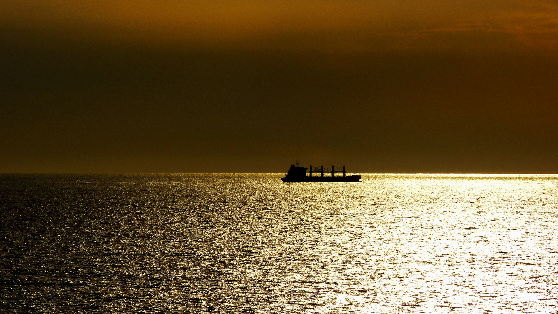 Schiff auf Mittelmeer