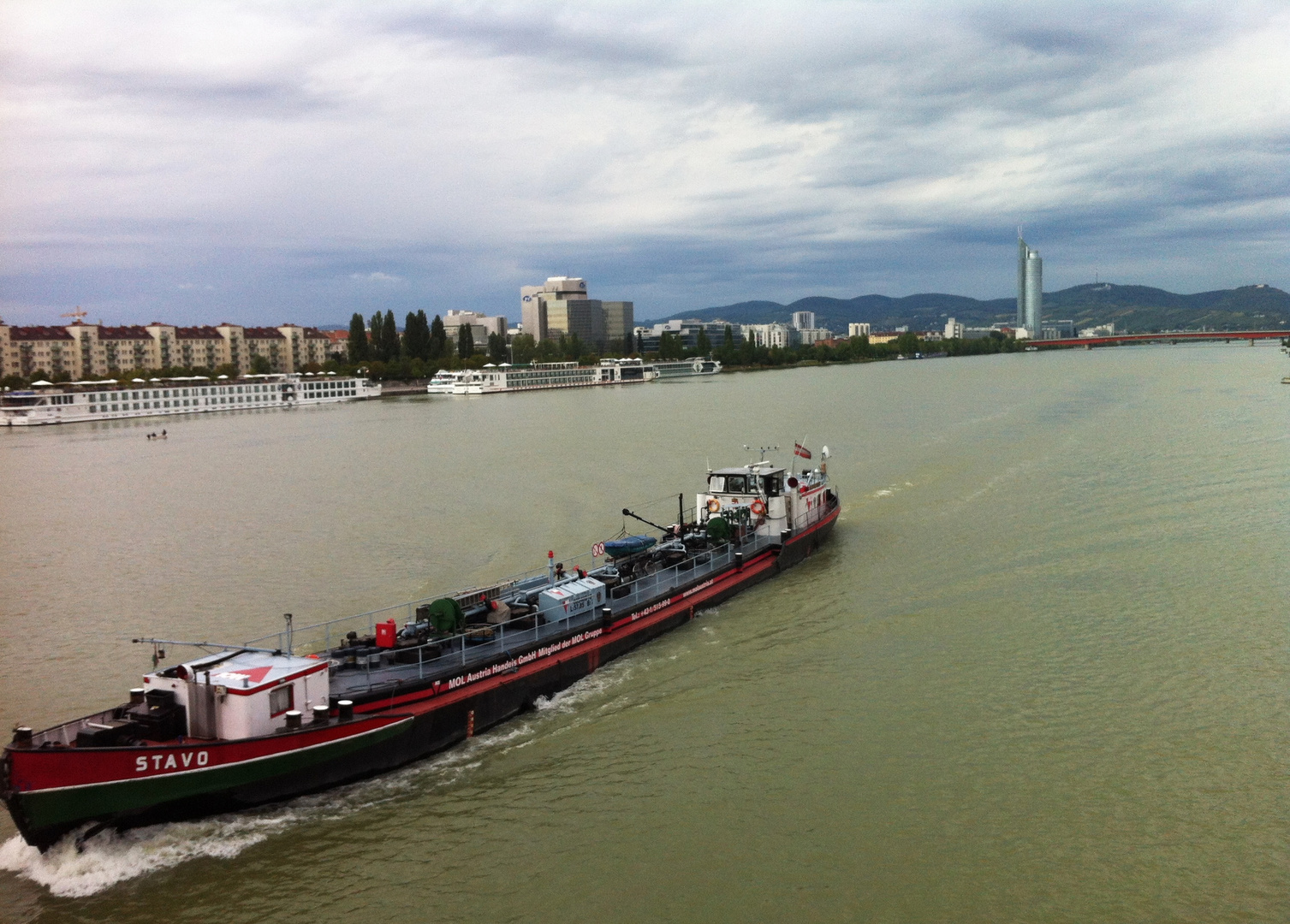 Schiff - Donau - Wien - Himmel